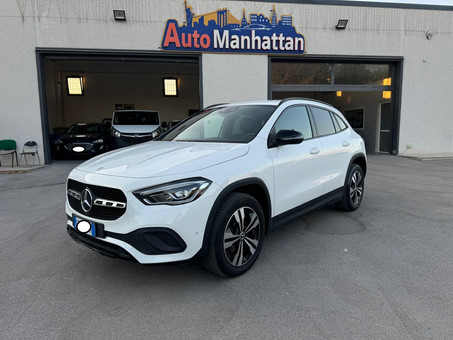 Auto Manhattan Di Accica Annalisa